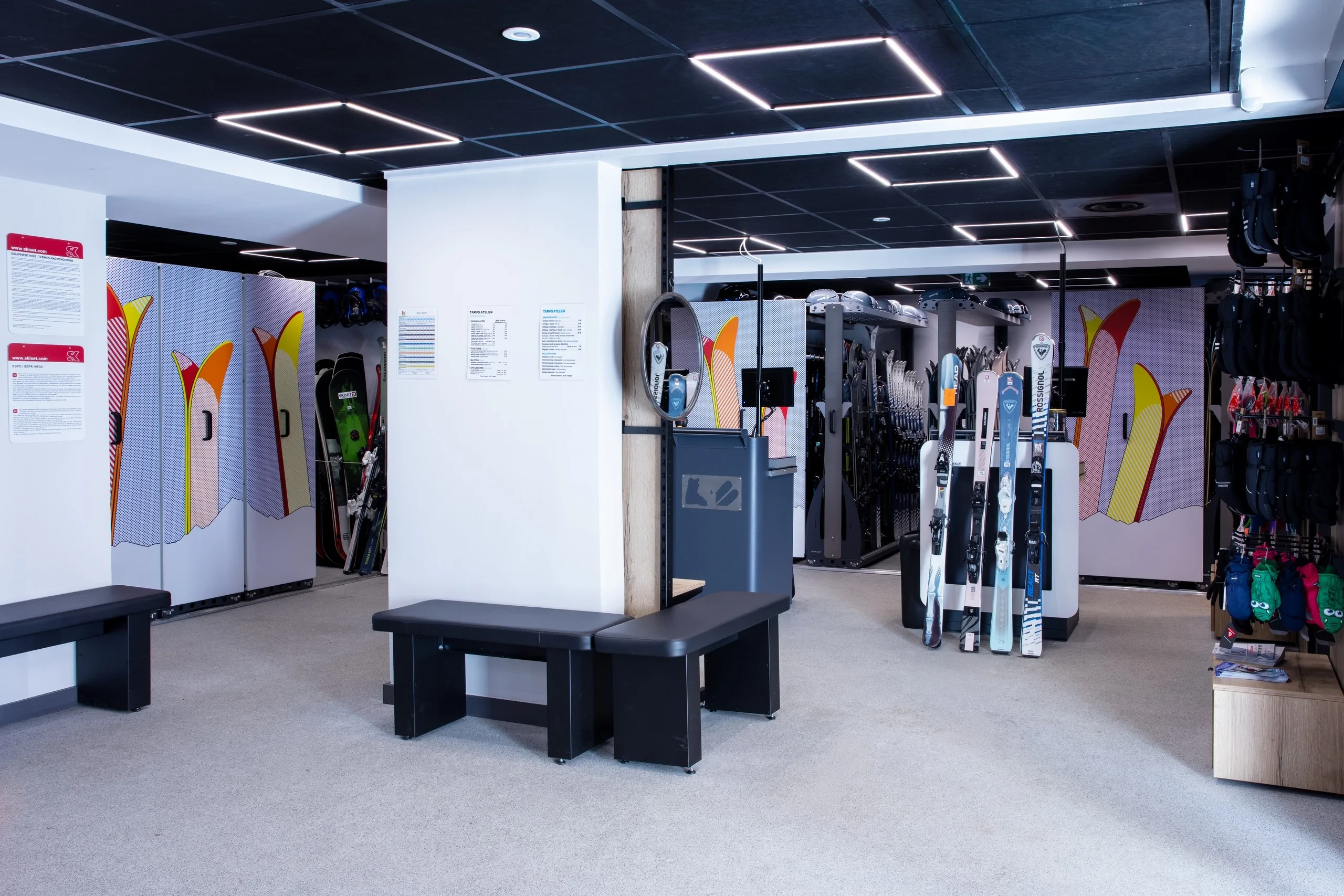 Magasin de location d'équipement de ski moderne.