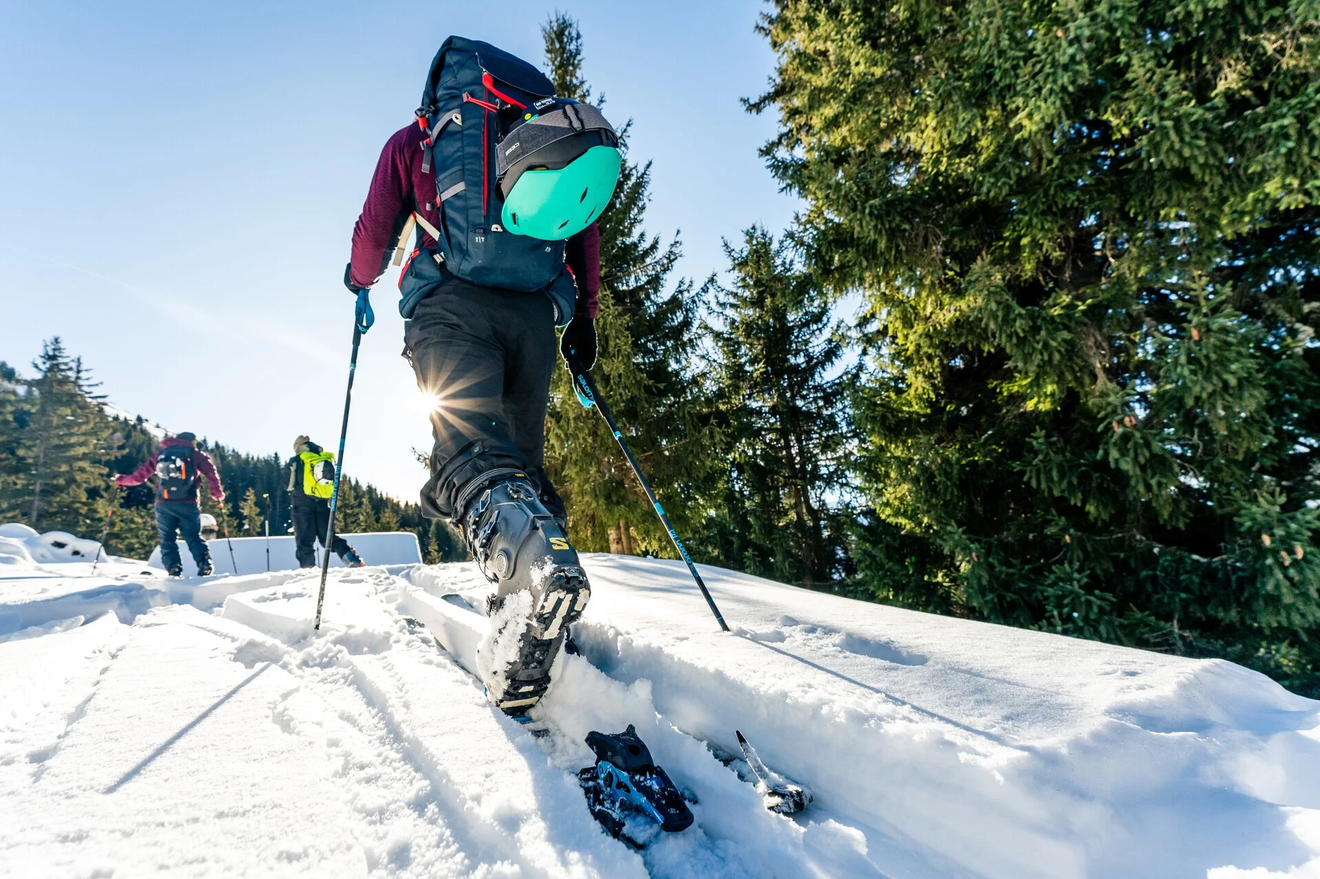 Randonnée en raquettes sur neige en montagne